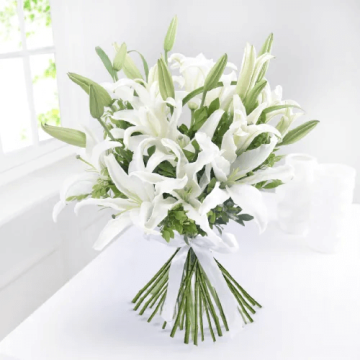 Bunch of 6 Pretty White Lilies