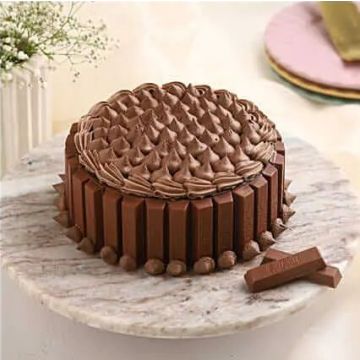 Eggless Crunchy Kit Kat Cake Half Kg