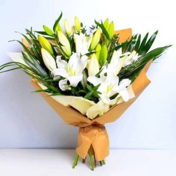 Dreamy Pure 5 White Lilies Bunch