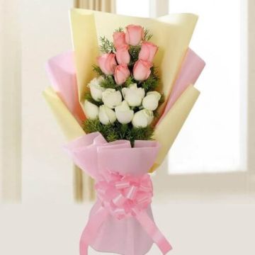 15 Charming Pink and White Roses Bunch