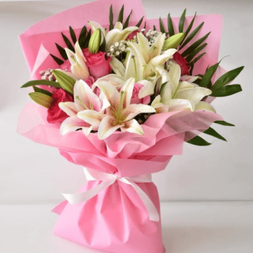 5 Sweet Heart Roses and 5 Lilies Bouquet