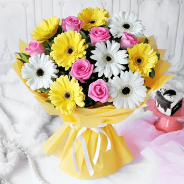 Adorable Bunch of 5 Yellow and 5 White Gerberas with 5 Pink Roses