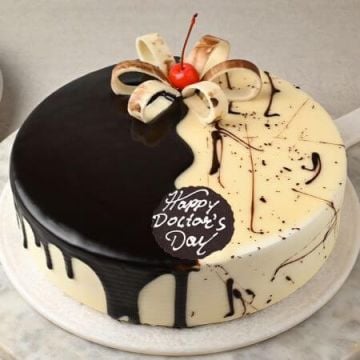 Eggless Doc Day Choco Vanilla Cake Half Kg