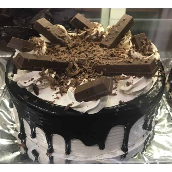 Half Kg Kit Kat Cake Pune