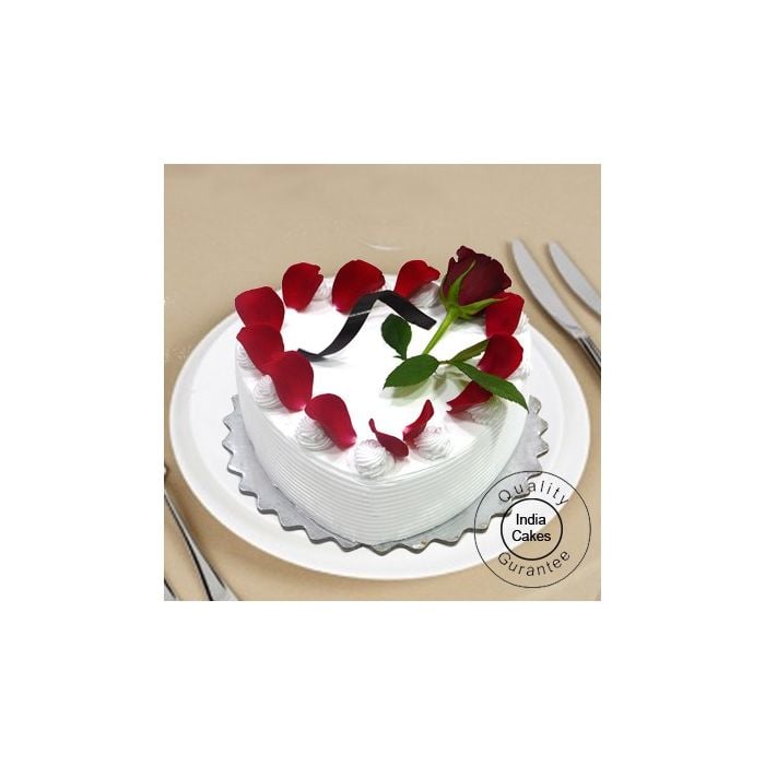 Vanilla Cake 1 Kg Heart Shaped